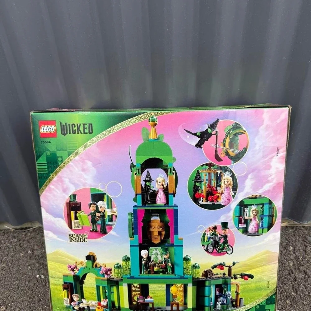 Sealed LEGO Wicked Welcome to Emerald City Set 75684